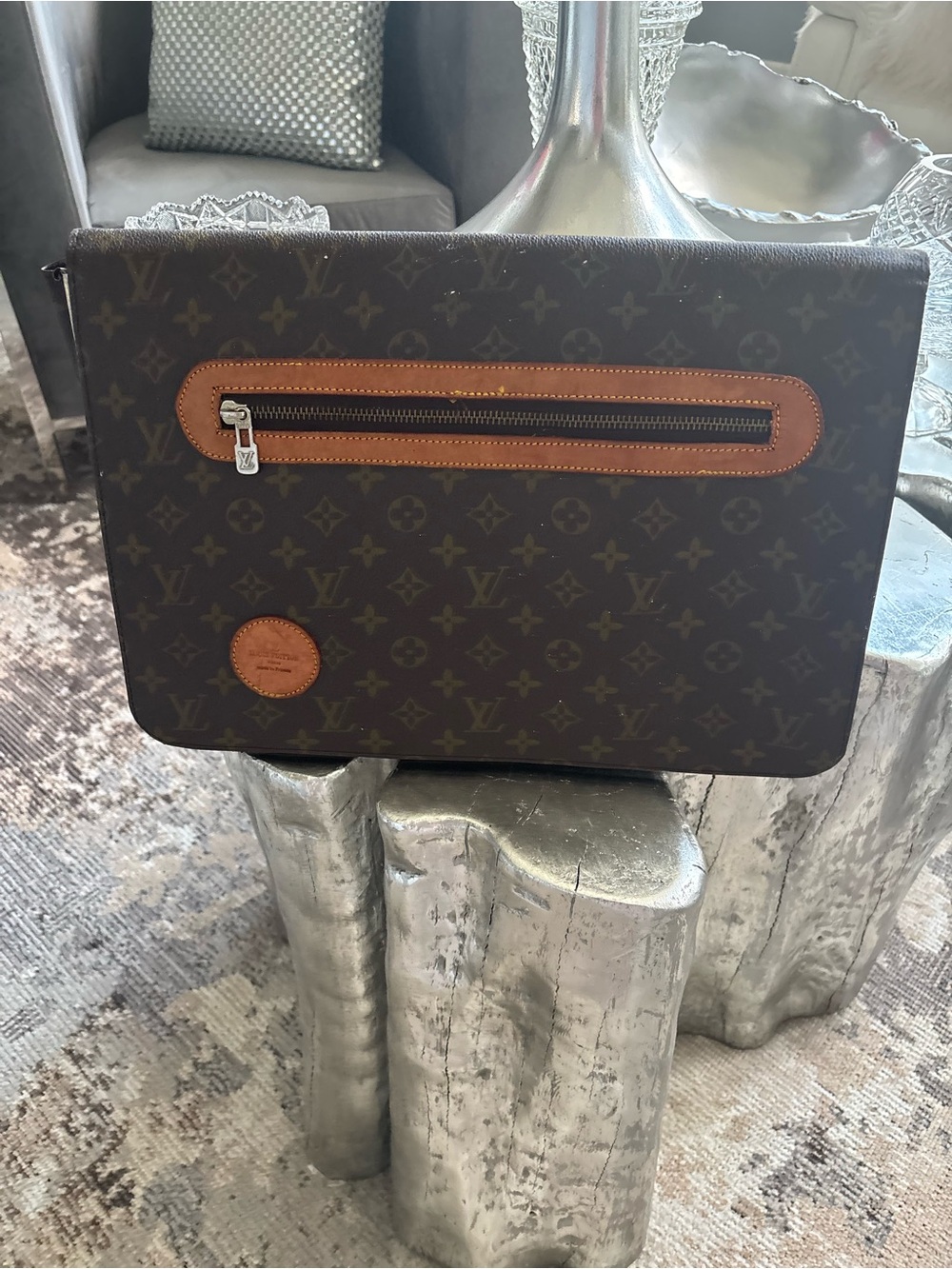 Louis Vuitton Brown Monogram Canvas Messenger Pouch with Tan Trim - Picture 2 of 9
